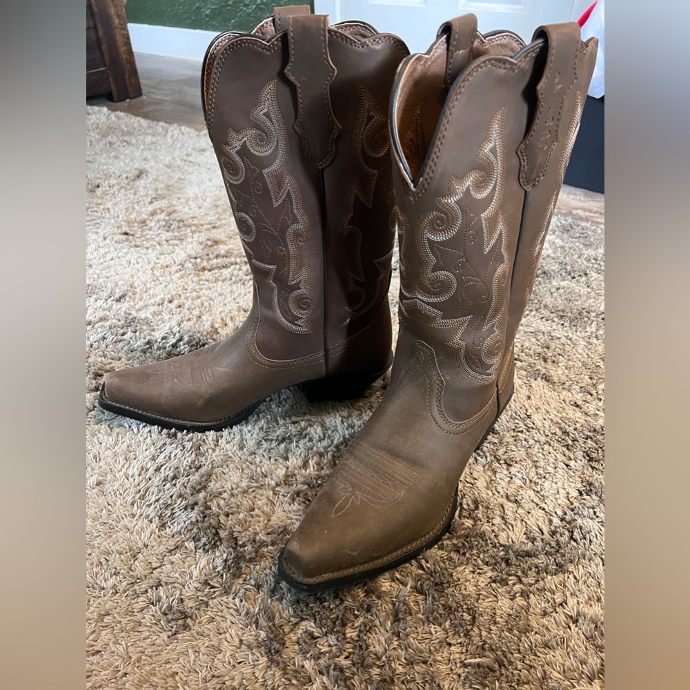 8B Justin Boots Sniptoe Cowgirl Boots